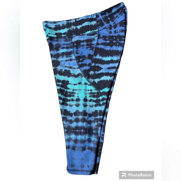 Old Navy active women's  tie dye workout capris - Picture 2 of 3